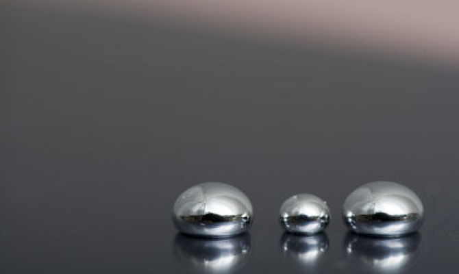 Photo by: José M. Domínguez from: http://www.chemistryexplained.com/elements/L-P/Mercury.html